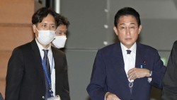 जापानी प्रधानमन्त्रीका छोरा बर्खास्त: सरकारी निवासमा भोज गरेको आरोप