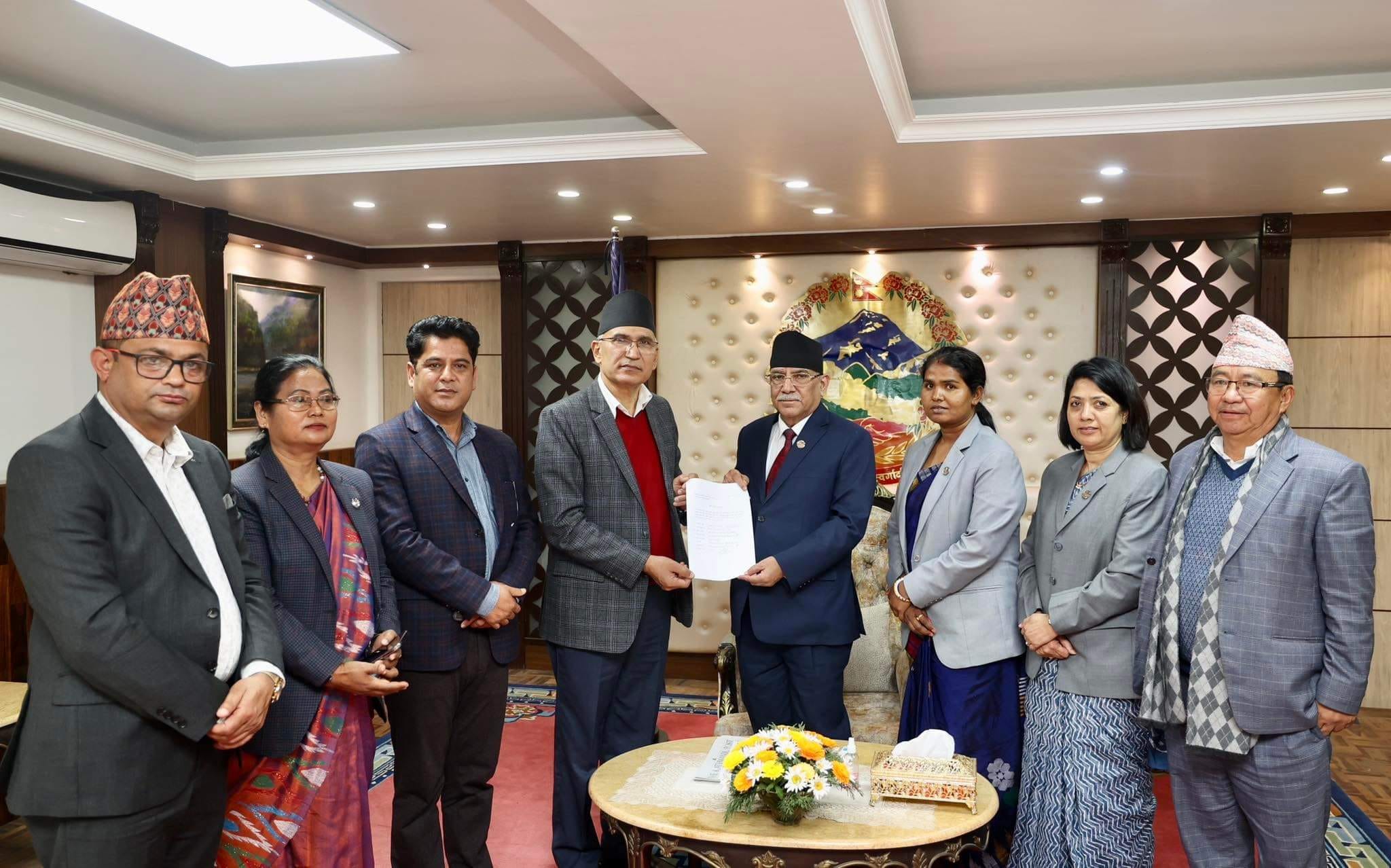 स्वास्थ्यमन्त्री गिरीसहित एमालेका मन्त्रीहरुले बुझाए राजीनामा