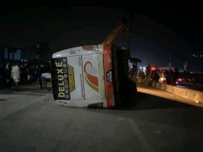 बाग्लुङबाट पोखरा आउँदै गरेको बस दुर्घटना, १९ घाइते