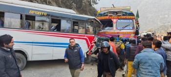धादिङमा तीर्थयात्री बोकेको बस दुर्घटना, ३० जना घाइते