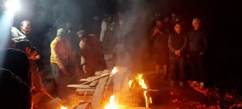 कलिङ्गा इन्स्टिच्युट अफ इन्डस्ट्रियल टेक्नोलोजीको छात्रावासमा मृत भेटिएकी प्रकृति लम्सालको शव ल्याएपछि राती नै गरियो अन्तिम संस्कार
