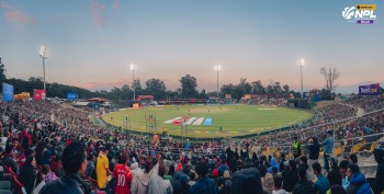 लुम्बिनी लायन्स र जनकपुर बोल्ट्स खेल्दै