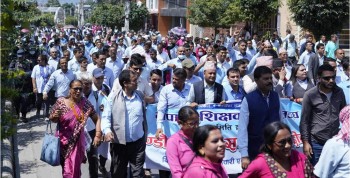 तत्काल विद्यालय शिक्षा विधेयक पारित गर्नुपर्ने अडानमा शिक्षक