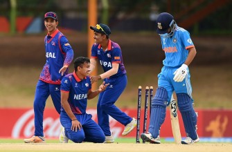 नेपाल-भारतबीचको खेल जारी: नेपालले ३ विकेट लियो
