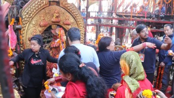 चैत्र शुक्ल अष्टमीका दिन मनाइने चैते दसैँ पर्व आज नेपालीले घर घरमा नव दुर्गा भगवतीको पूजा आराधना गरी मनाउँदै