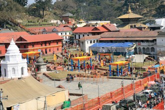 पशुपतिनाथ क्षेत्रमा सरकारी जग्गा हडपेर निर्माण गरिएका संरचना हटाईंदै