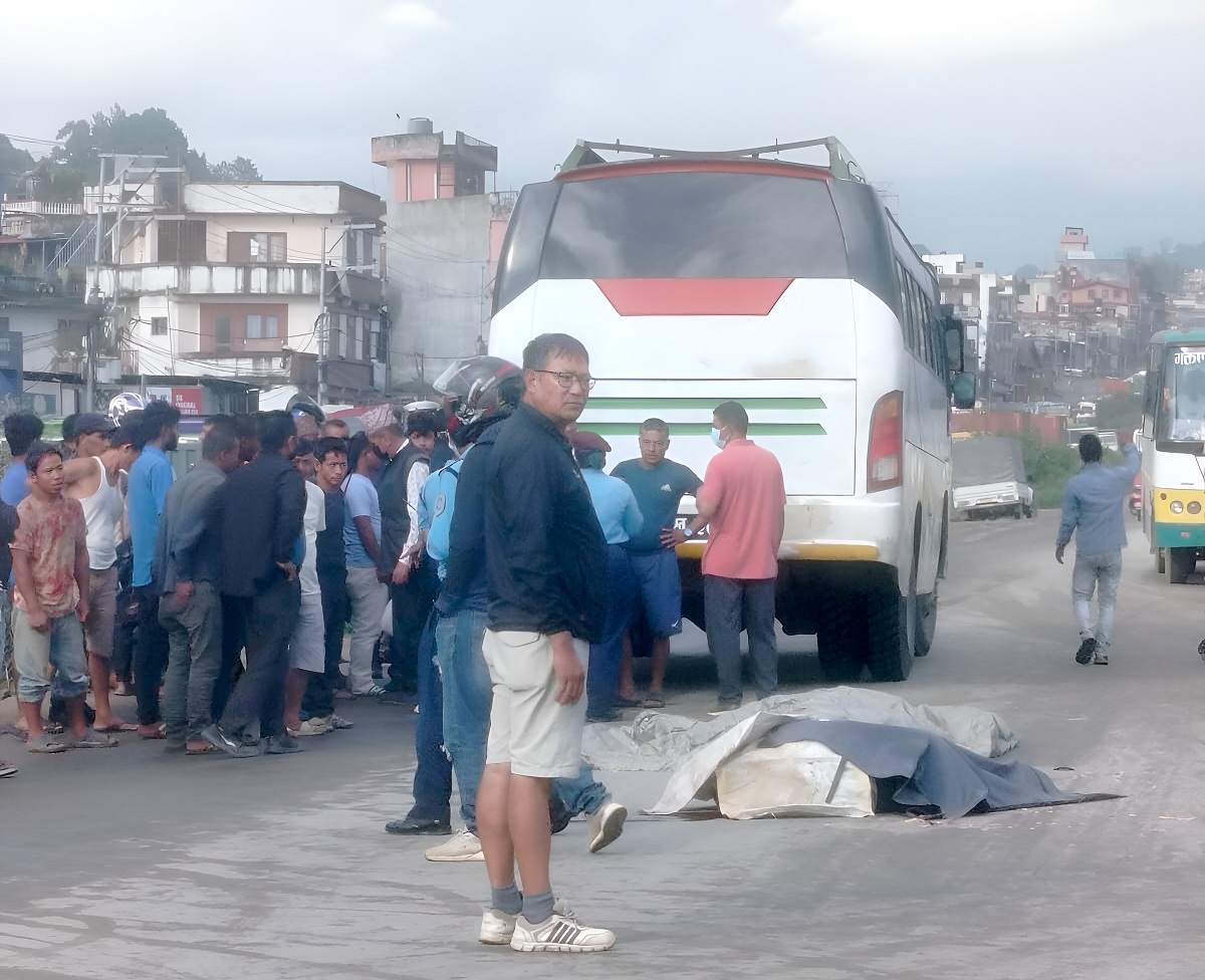 काठमाडौँको ढुङ्गेधारामा बसले ठक्करदिँदा दुई जनाको मृत्यु, एक घाइते