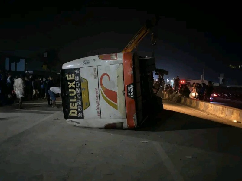 बाग्लुङबाट पोखरा आउँदै गरेको बस दुर्घटना, १९ घाइते