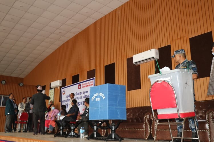 मतदान अधिकृत र सहायक मतदान अधिकृतहरुलाई अभिमुखिकरण