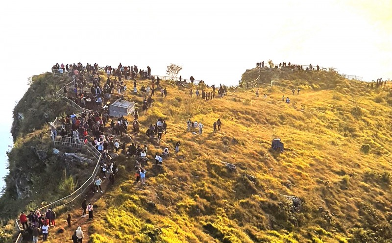 सूर्योदयको आनन्द लिन मानुङकोट जाने कि ?