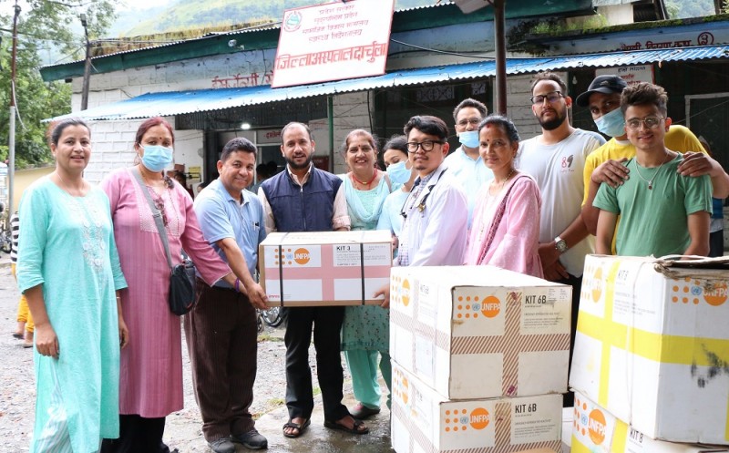 युएनएफपीएद्वारा स्वास्थ्य सामग्री हस्तान्तरण