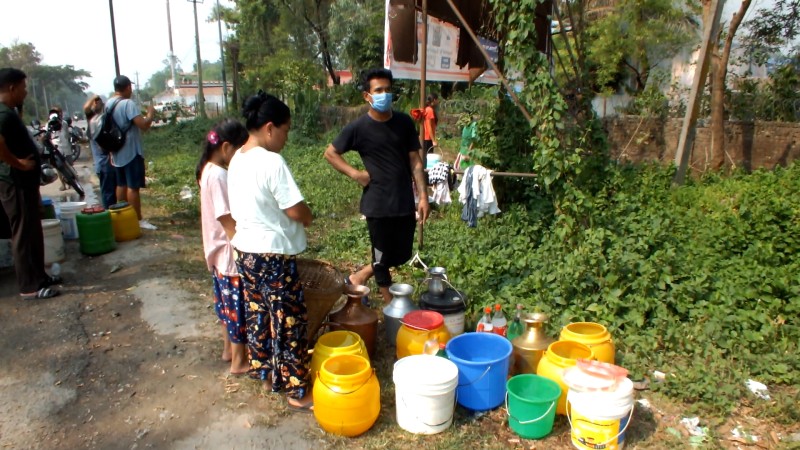 जङ्गलमा लागेको डढेलोले पाइप जलाएपछि धरानमा खानेपानीको हाहाकार