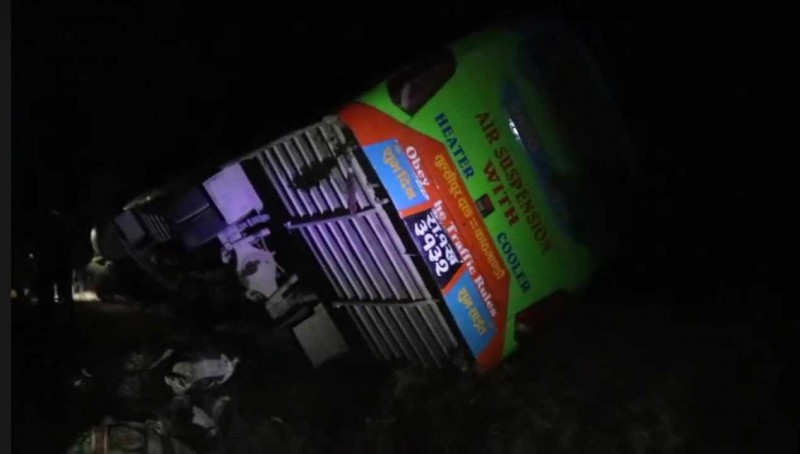 तुलसीपुरबाट काठमाडौं जाँदै गरेको बस दुर्घटना, सबै यात्रु सकुशल