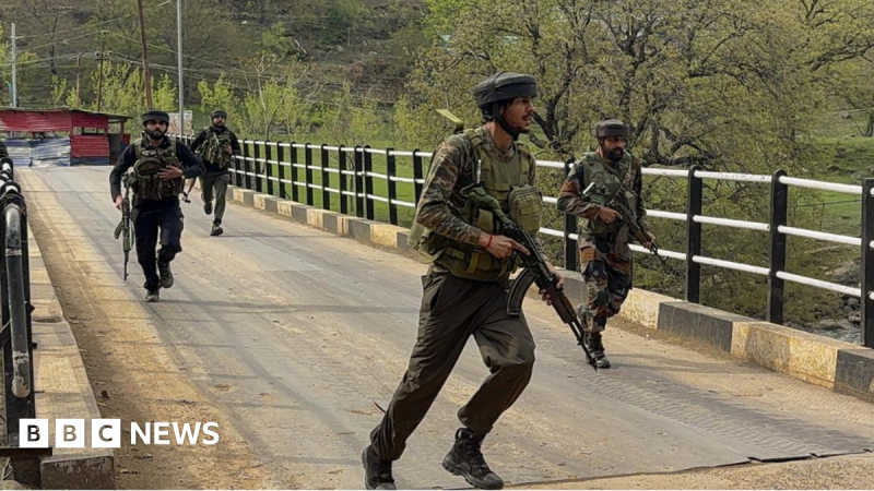 जम्मू-कश्मीर आक्रमण :  एक नेपालीसहित २८ जनाको मृत्यु