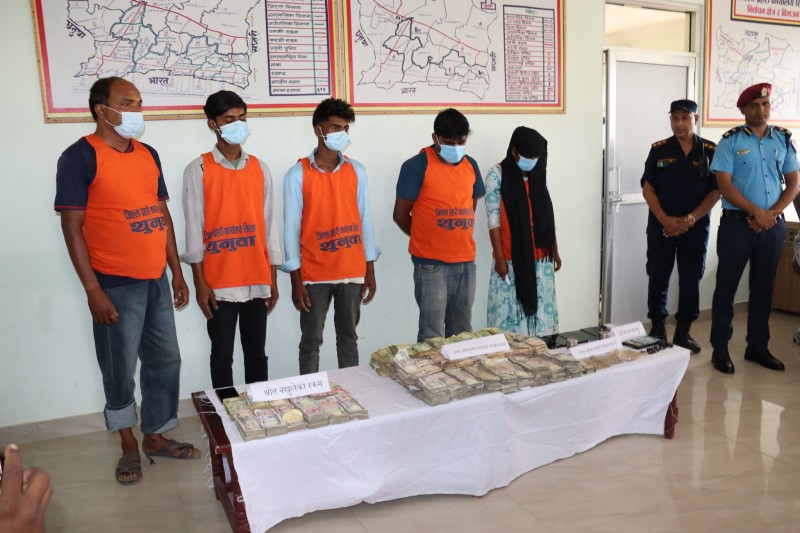 ठूलो परिमाणमा नगद र लागुऔषधसहित पाँचजना पक्राउ