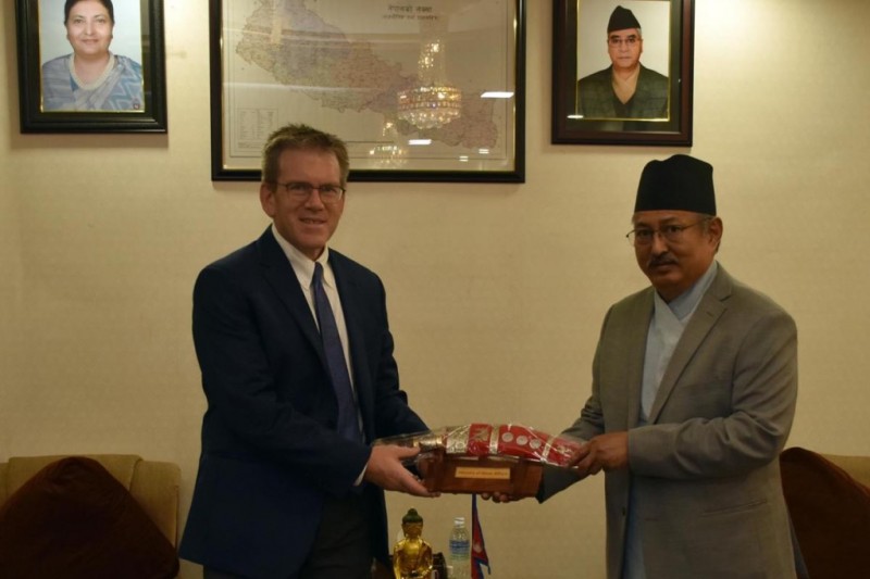 गृहमन्त्री खाण र अमेरिकी राजदूत थम्प्सन बीच भेटवार्ता