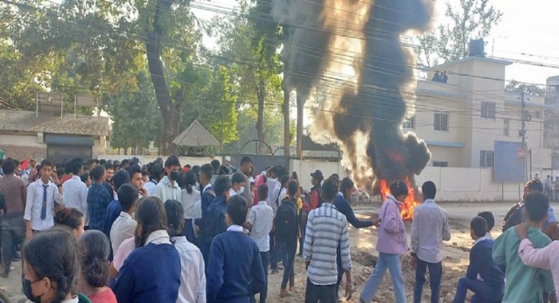 धनगढीमा बालिका मृत्यु भएको घटनालाई लिएर निषेधाज्ञा तोड्दै प्रदर्शन