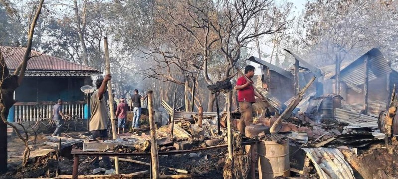 सुनसरीको बर्जुमा आगलागीः १५ वटा घर जलेर नष्ट, करिब ५० लाख रुपैयाँ बराबरको क्षति