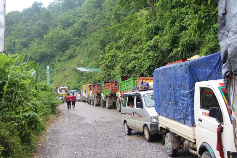 पहिरोले अवरुद्ध सिद्धार्थ राजमार्ग एकतर्फी खुल्यो
