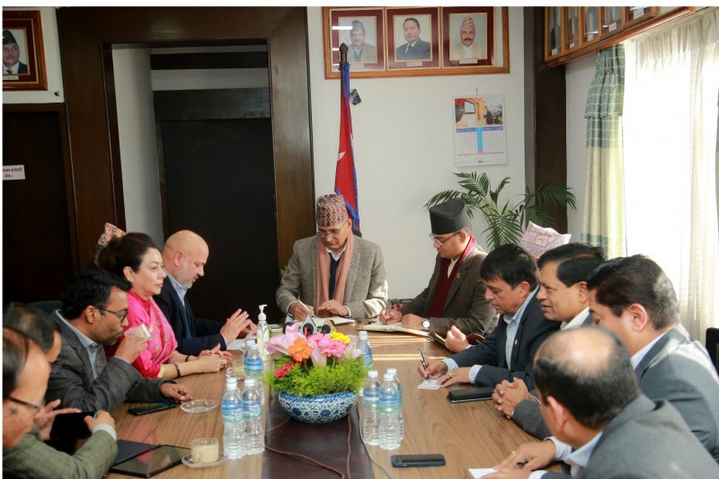 अर्थतन्त्र नियन्त्रण बाहिर छैन, उच्च मनोबलका साथ काम गर्नुस्: अर्थमन्त्री