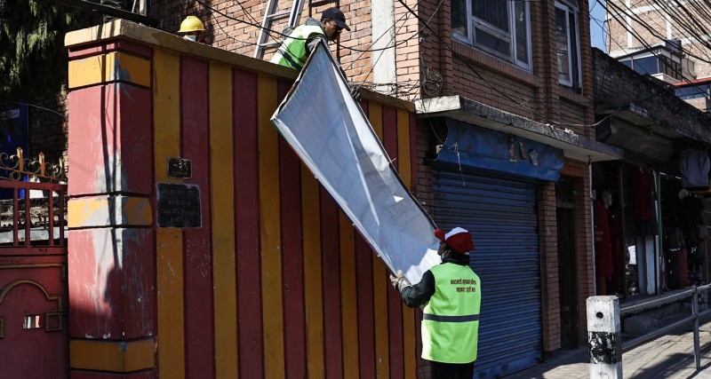 काठमाडौँ महानगरले तीन महिनामा हटायो नौ हजार होर्डिङ बोर्ड