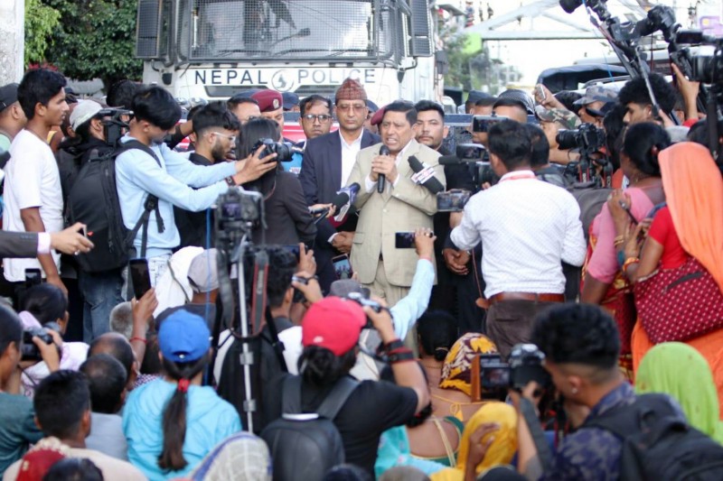 मिटरब्याज पीडितलाई न्याय दिलाइ छाड्छौँ: उपप्रधानमन्त्री श्रेष्ठ