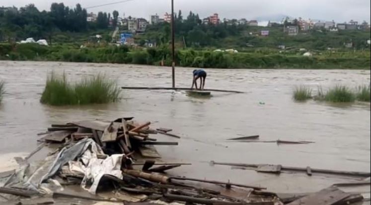 नुवाकोटमा वर्षाको बितण्डा
