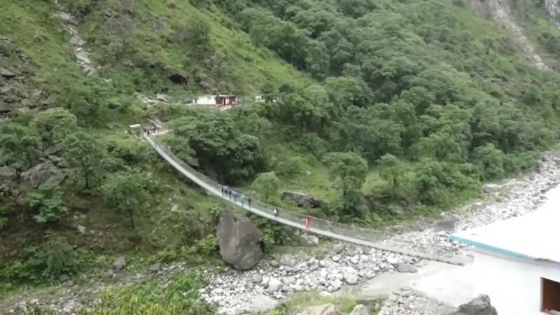 हट्यो तुइन, बन्यो झोलुङ्गे पुल: महाकाली नदीमा जोखिम मोलेर आउजाउ गर्नुपर्ने अवस्थाको अन्त्य