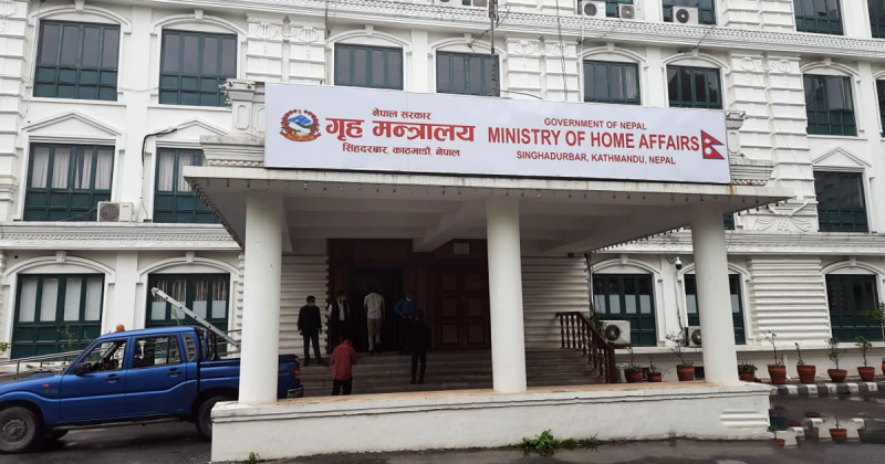 सार्वजनिक बिदामा काम गर्ने कर्मचारीलाई सट्टा बिदा