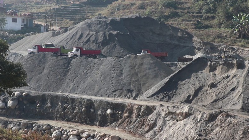 धादिङमा सञ्चालित १७१ वटा क्रसर, ढुङ्गा बालुवा खानी र फिरफिरे उद्योग बन्द