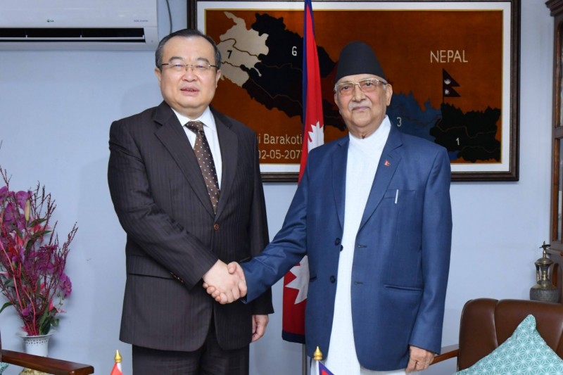 चिनियाँ विदेश विभाग प्रमुखद्वारा एमाले अध्यक्ष ओलीसँग भेट