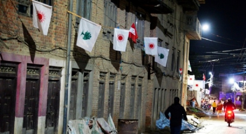 भक्तपुरमा निर्वाचन प्रचार सामग्री हटाइदै