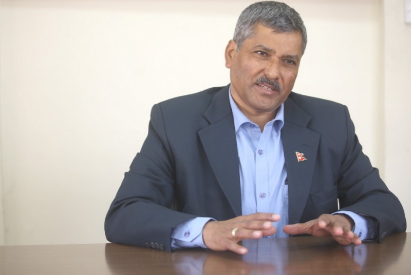 गभर्नर अधिकारीमाथि छानबिन गर्न माग