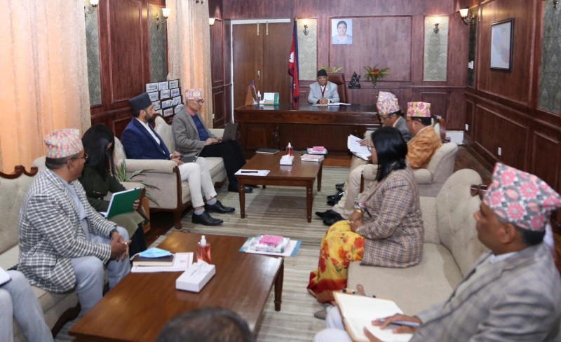 प्रधानमन्त्रीद्वारा निर्वाचन आयोगका पदाधिकारीसँग परामर्श