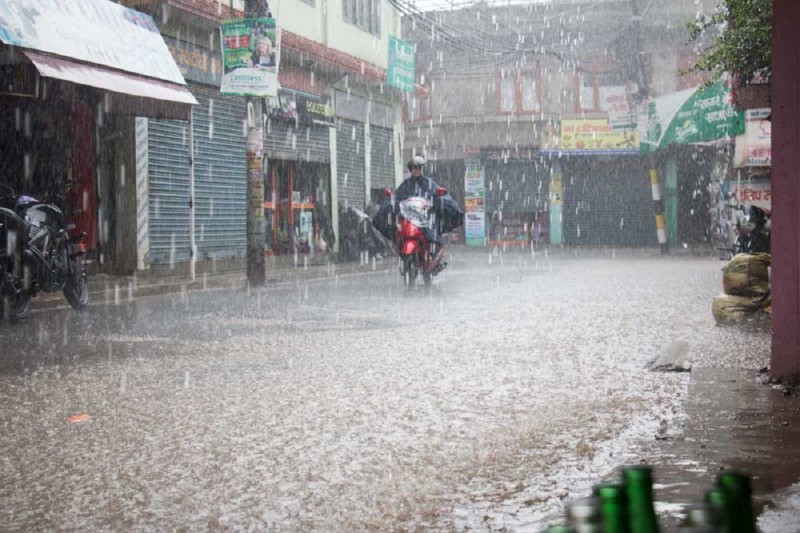 देशका अधिकांश भागमा हल्कादेखि मध्यम वर्षा हुने ,काठमाडौँमा सिमसिम पानी