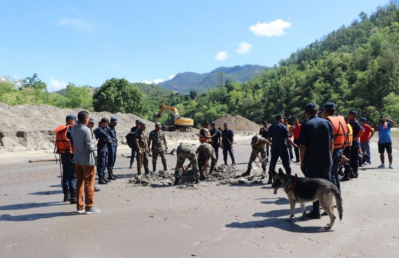संखुवासभामा बाढीपहिरो अपडेटः बेपत्ताहरुको खोजी गर्न तालिम प्राप्त कुकुर परिचालन