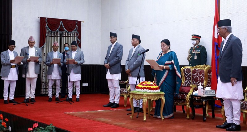 एकीकृत समाजवादीका नवनियुक्त मन्त्रीहरूले पद तथा गोपनीयताकोमन्त्रीहरूले लिए