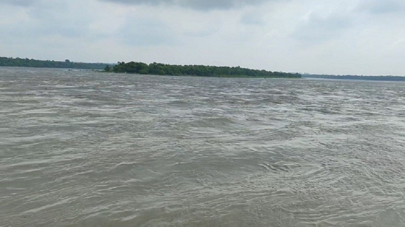 सप्तकोसी बाढी पीडितलाई प्रदेश सरकारले पठायो राहत