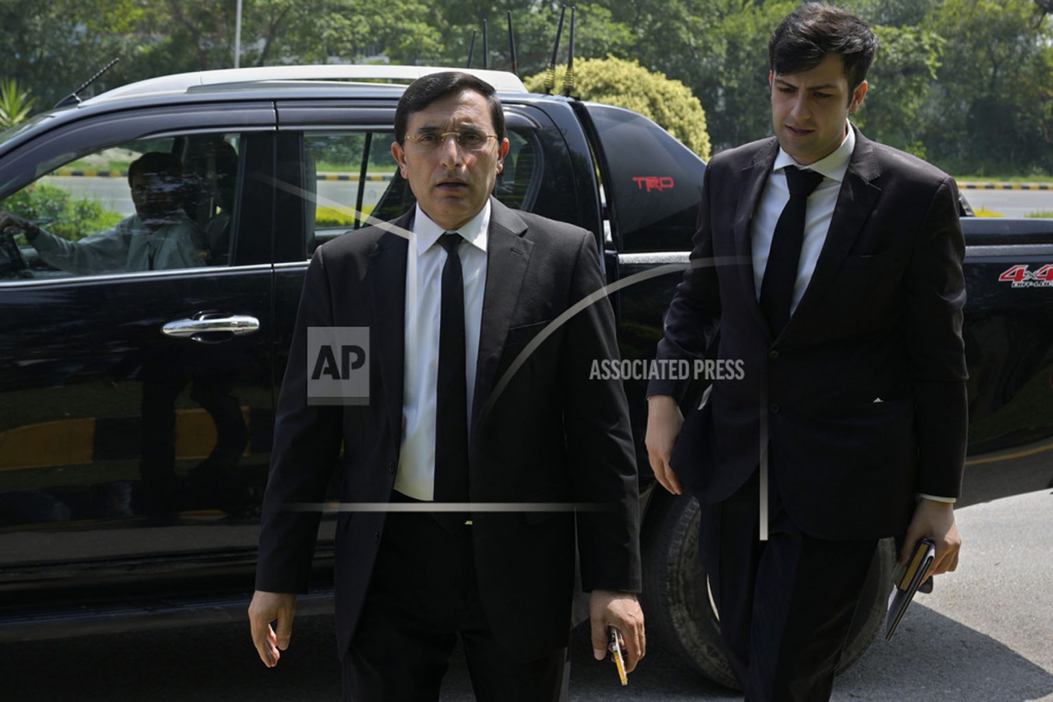 पाकिस्तानी संसद विघटन गरी अन्तरिम सरकार गठनको तयारी