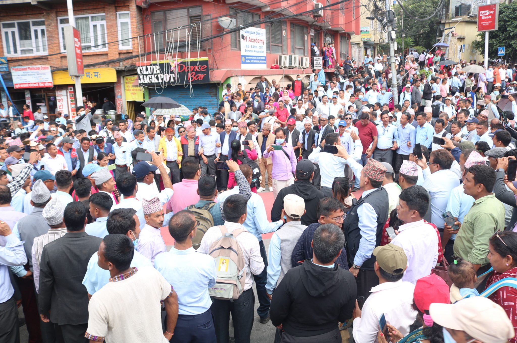 शिक्षक आन्दोलन : वार्ता पनि विरोध पनि सँगसँगै