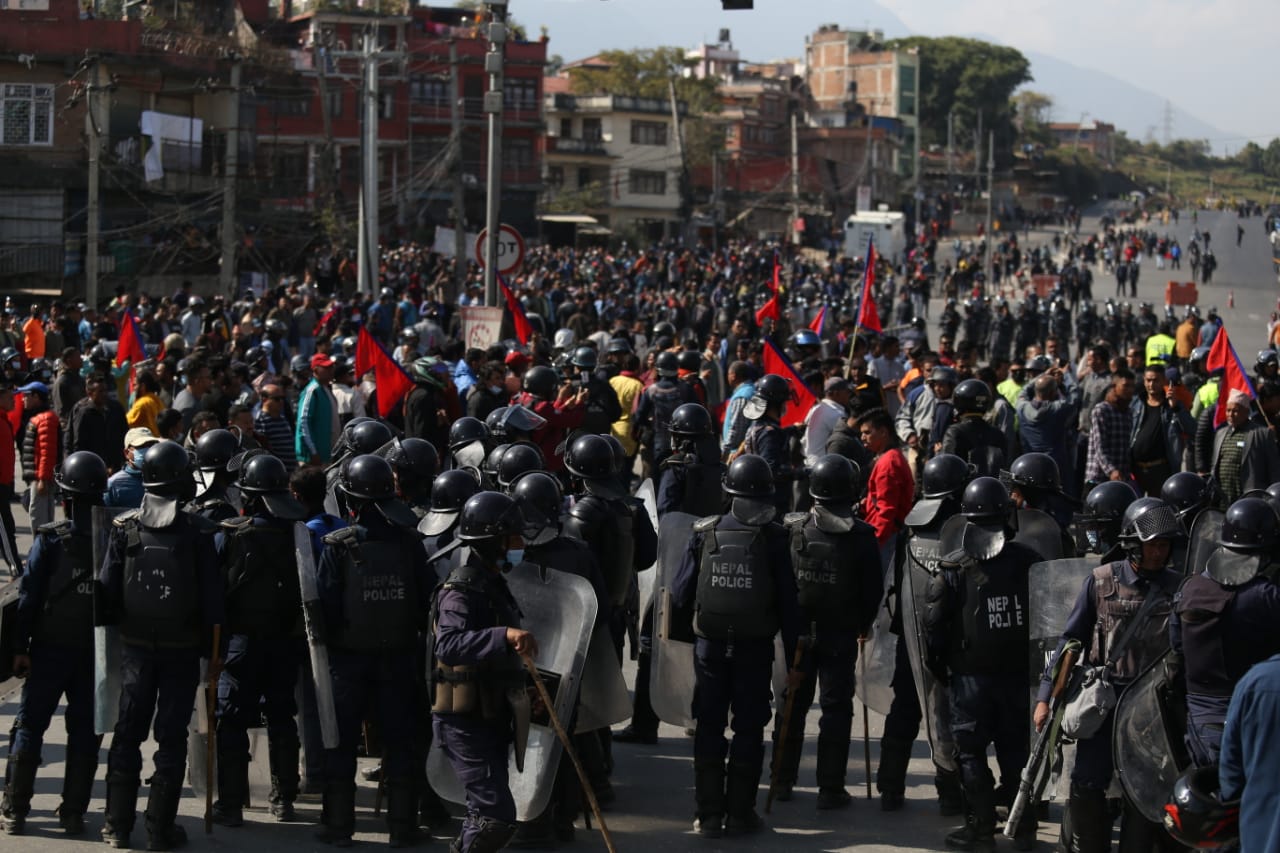 बल्खुमा दुर्गा प्रसाईं समूह र प्रहरीबीच झडप