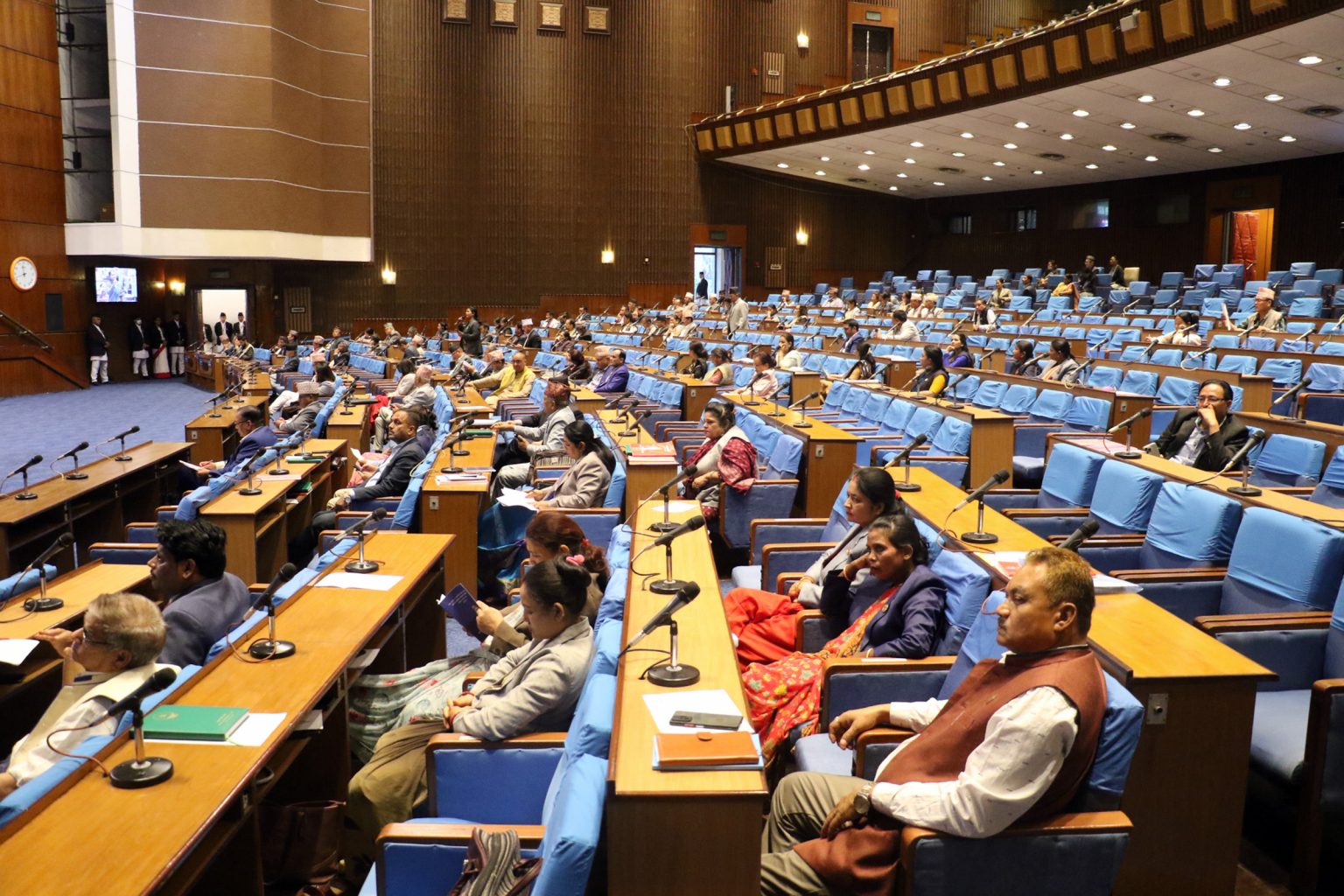प्रधानमन्त्रीको आग्रहमा संसद् बैठक भोलिसम्मलाई स्थगित