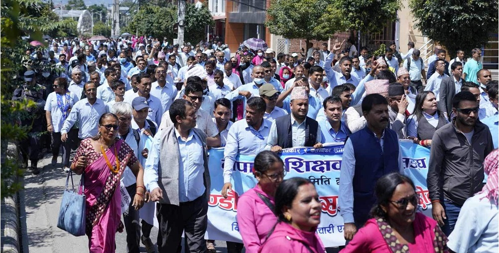 तत्काल विद्यालय शिक्षा विधेयक पारित गर्नुपर्ने अडानमा शिक्षक