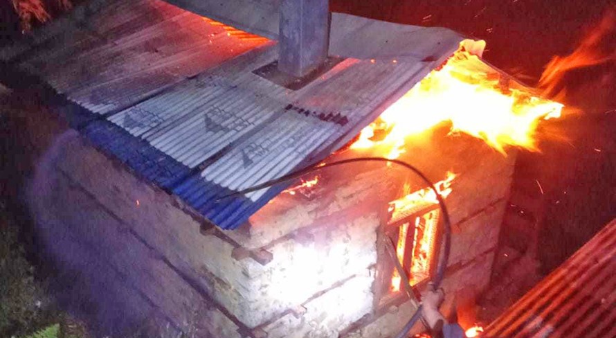 उत्तरी गोरखामा घर आगलागी हुदाँ जलेर आमा छोराको मृत्यु
