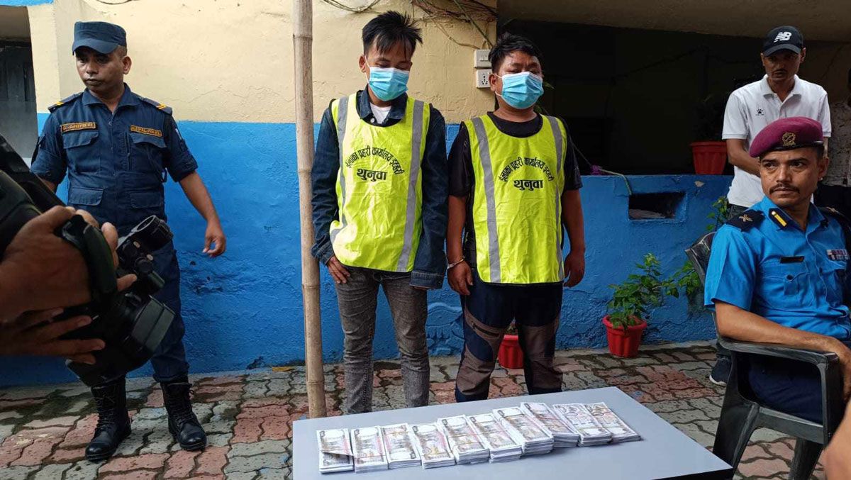 १५ लाखभन्दा बढीको नक्कली नोटसहित दुई पक्राउ
