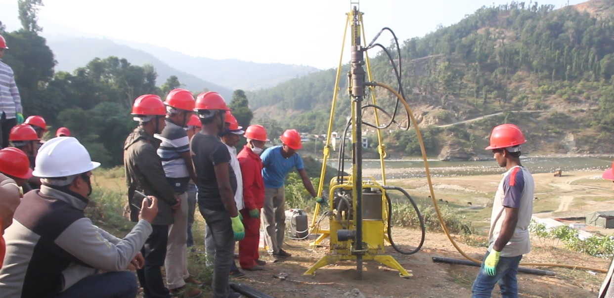 दैलेखमा पेट्रोलियम पदार्थ उत्खनन्‌का लागि निर्णायक सर्वेक्षण हुँदै