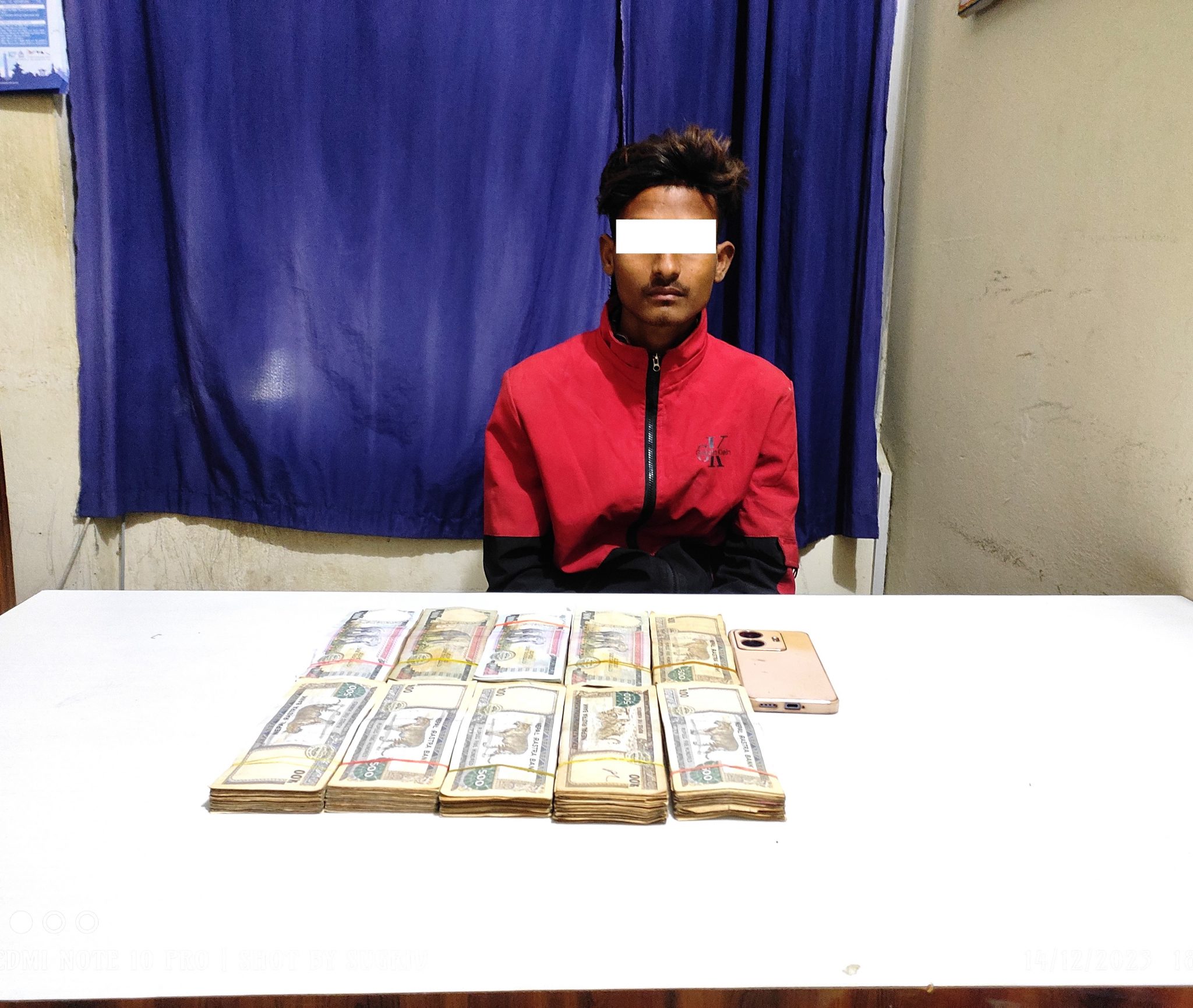 श्रोत नखुलेको रकमसहित युवक पक्राउ